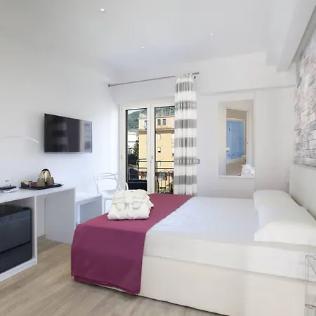 Vhome Bed & Breakfast 4*