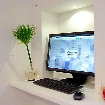 Vhome Bed & Breakfast 4*