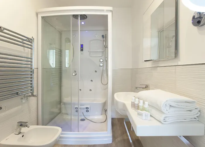 לינה וארוחת בוקר Vhome 4*